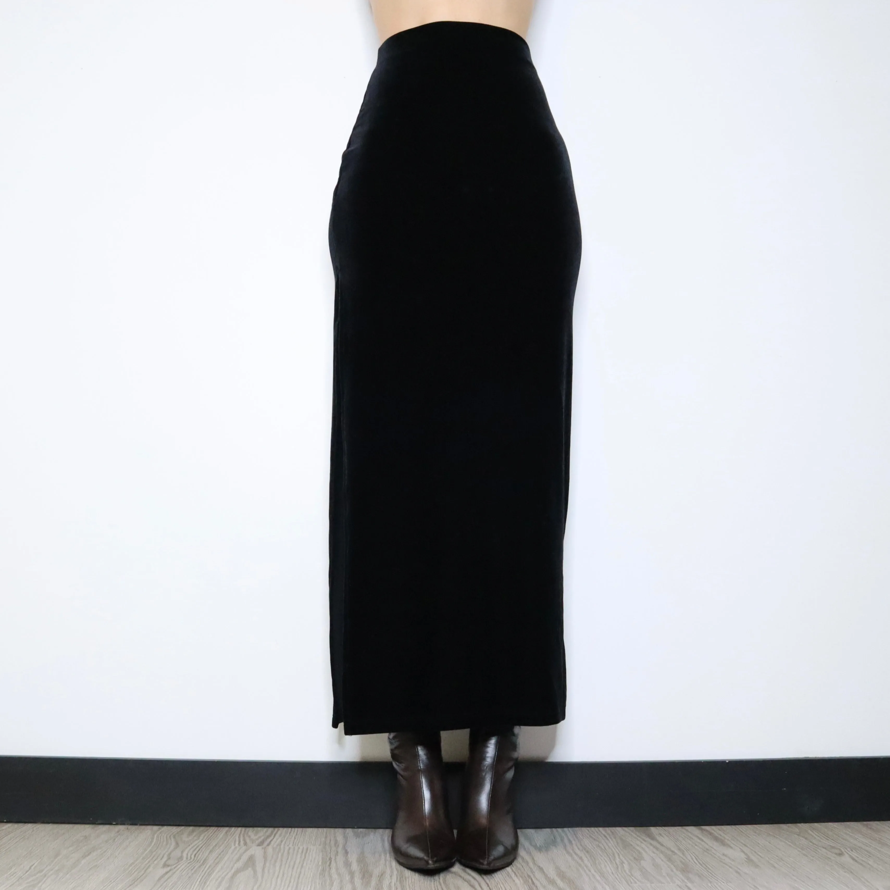 90s Black Velvet Maxi Skirt (XS/S)