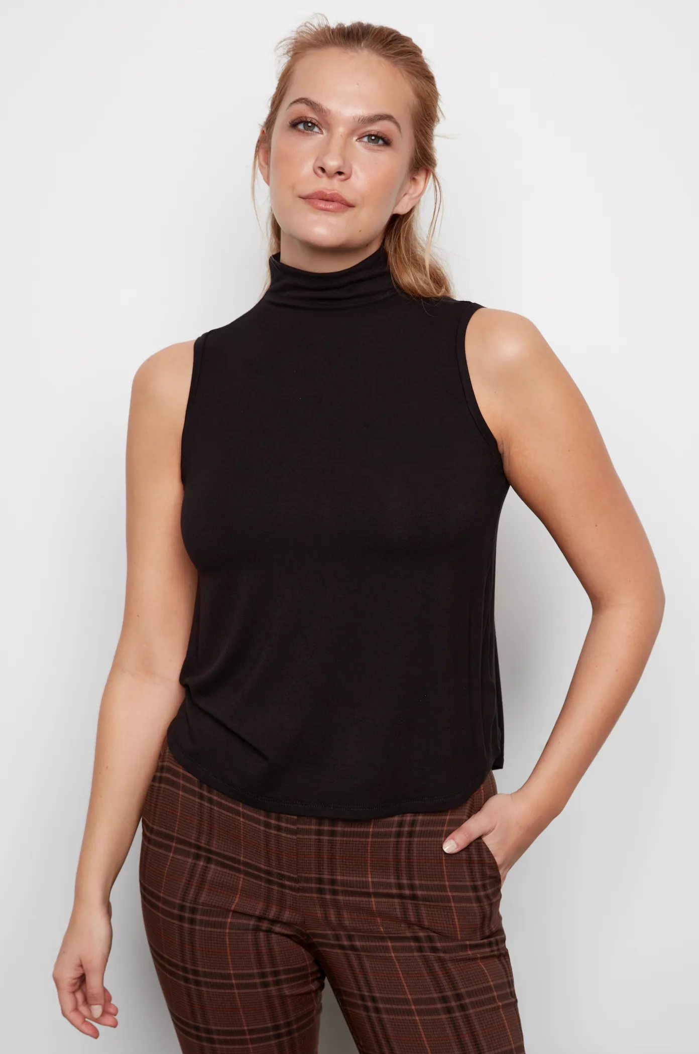 Kali Knit Sleeveless Turtle Neck